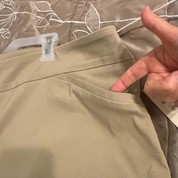 New with tags Ladies Terra & Sky Pants size 3X (24Wx26W) average. - Picture 3 of 8